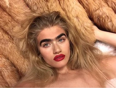 Sophia Hadjipanteli: H Ελληνίδα με τα μεγάλα φρύδια που λάτρεψε το Instagram